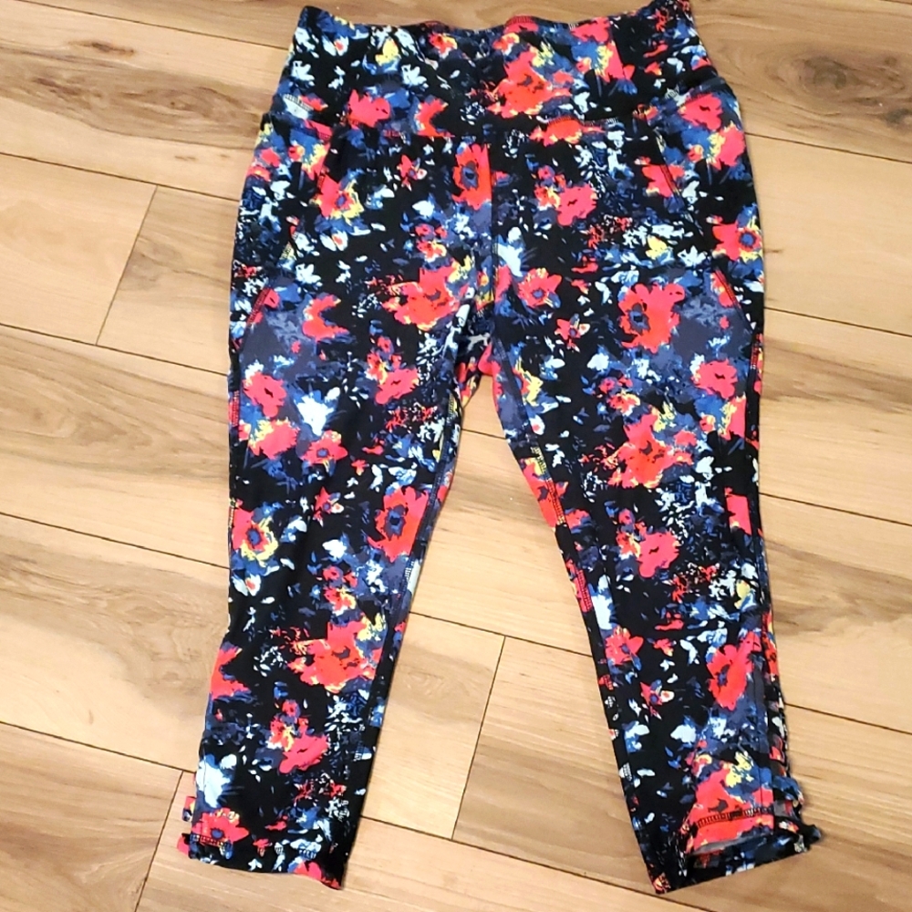 Lane‎ Bryant LIVI wicking Capri Leggings